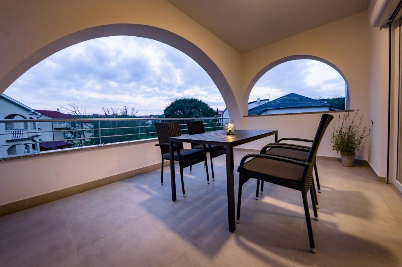 Apartmani Villa Zora โลปาร์ ภายนอก รูปภาพ