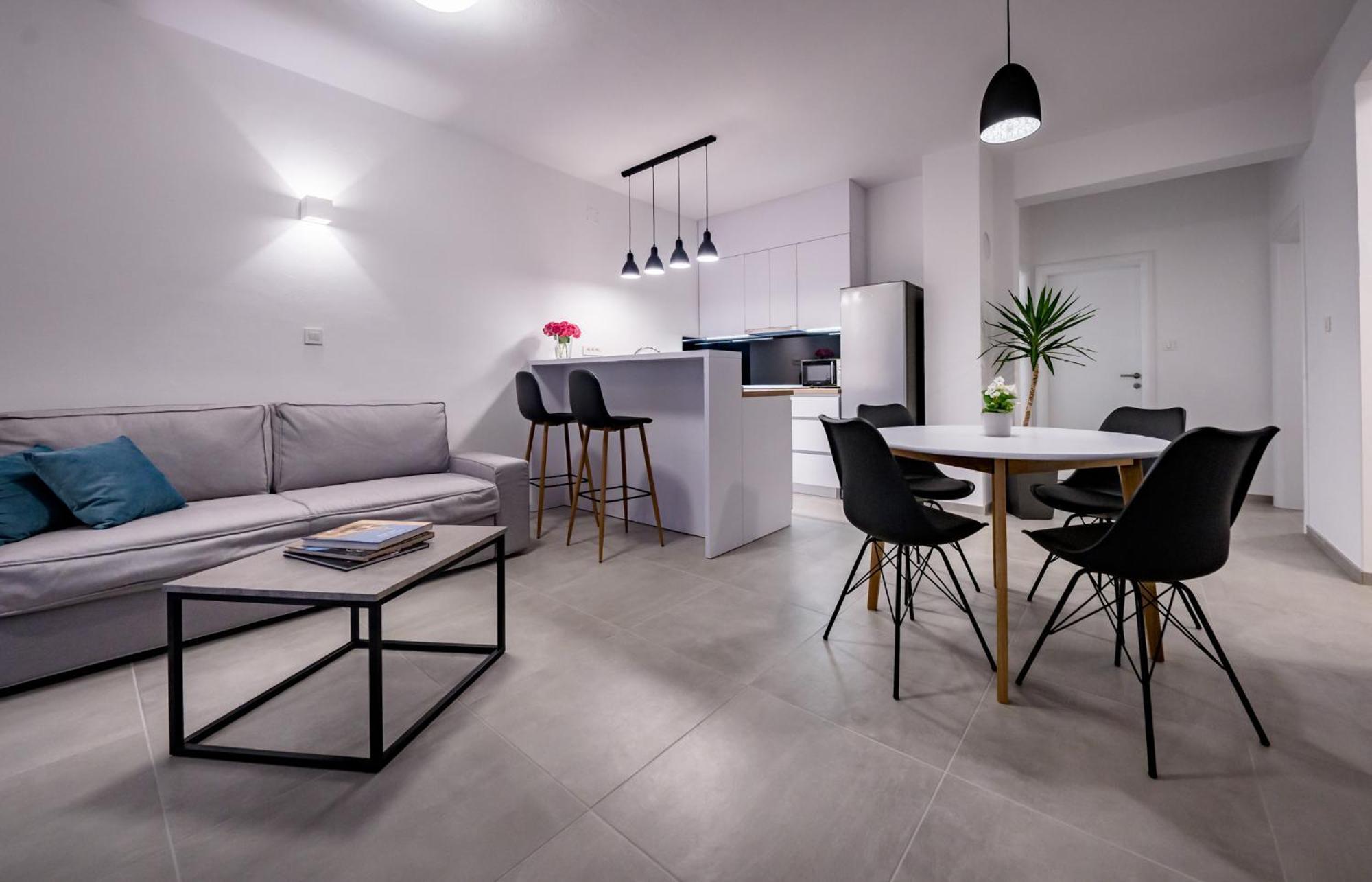 Apartmani Villa Zora โลปาร์ ภายนอก รูปภาพ