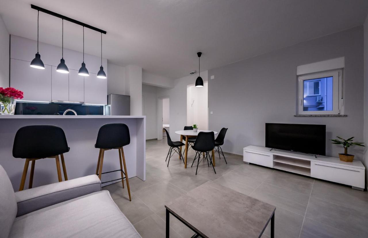 Apartmani Villa Zora โลปาร์ ภายนอก รูปภาพ