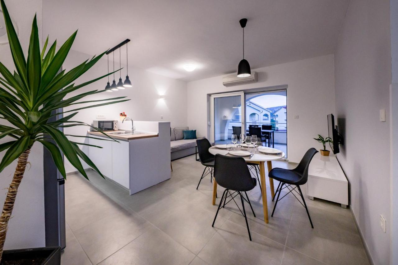 Apartmani Villa Zora โลปาร์ ภายนอก รูปภาพ