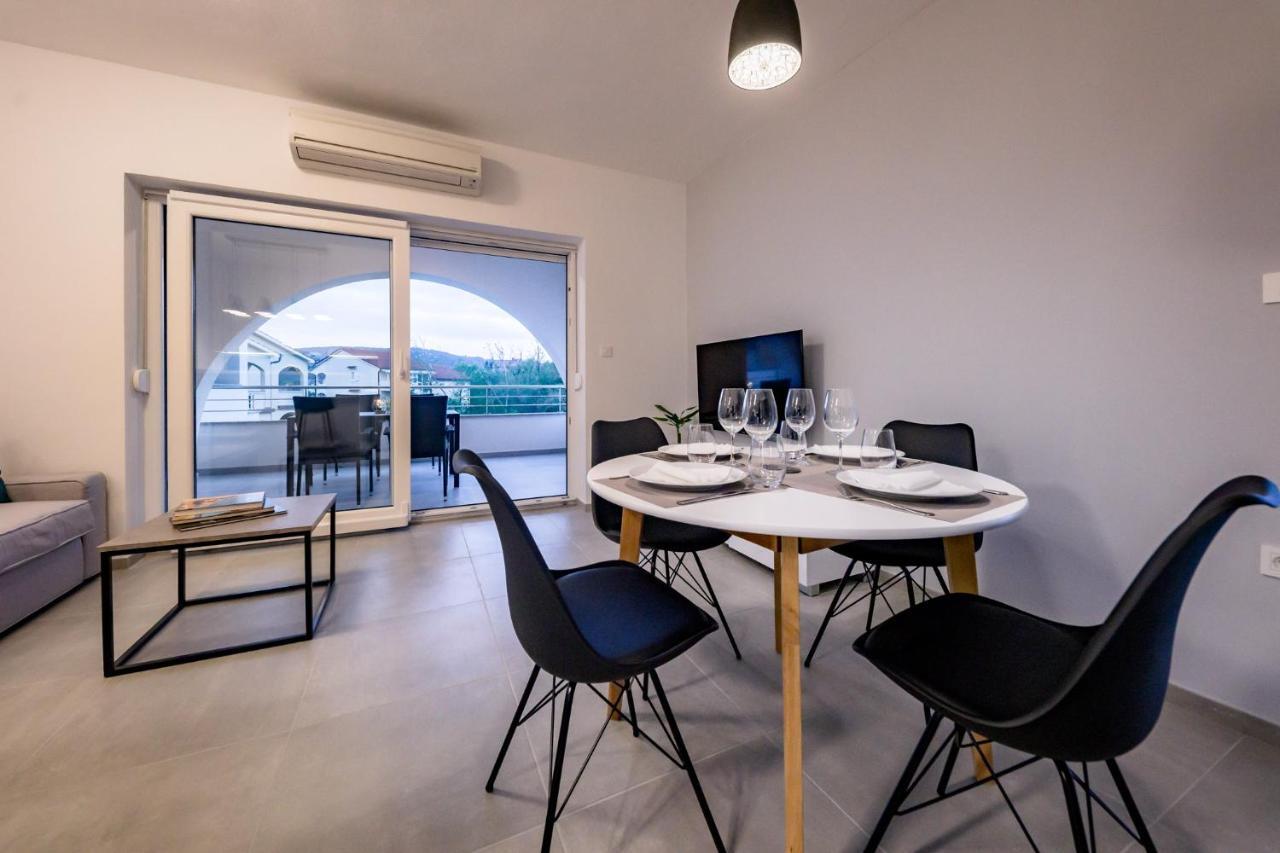 Apartmani Villa Zora โลปาร์ ภายนอก รูปภาพ