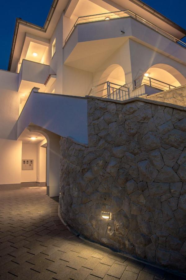 Apartmani Villa Zora โลปาร์ ภายนอก รูปภาพ