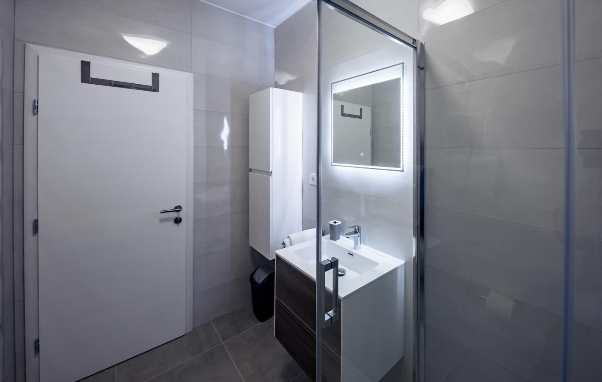 Apartmani Villa Zora โลปาร์ ภายนอก รูปภาพ