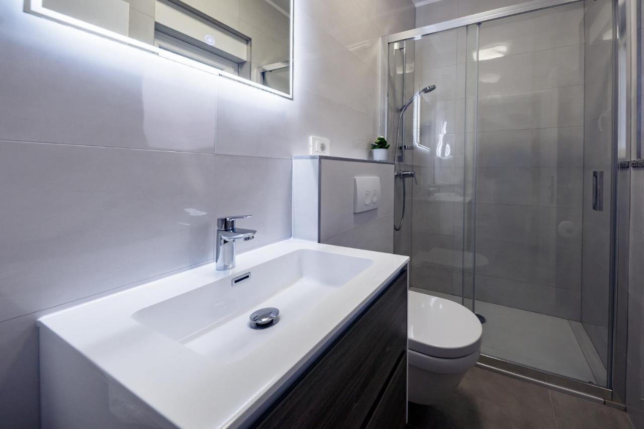 Apartmani Villa Zora โลปาร์ ภายนอก รูปภาพ