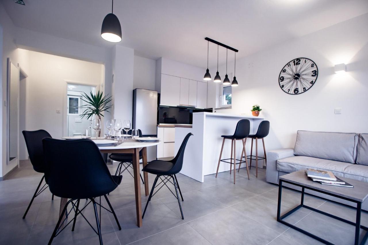 Apartmani Villa Zora โลปาร์ ภายนอก รูปภาพ