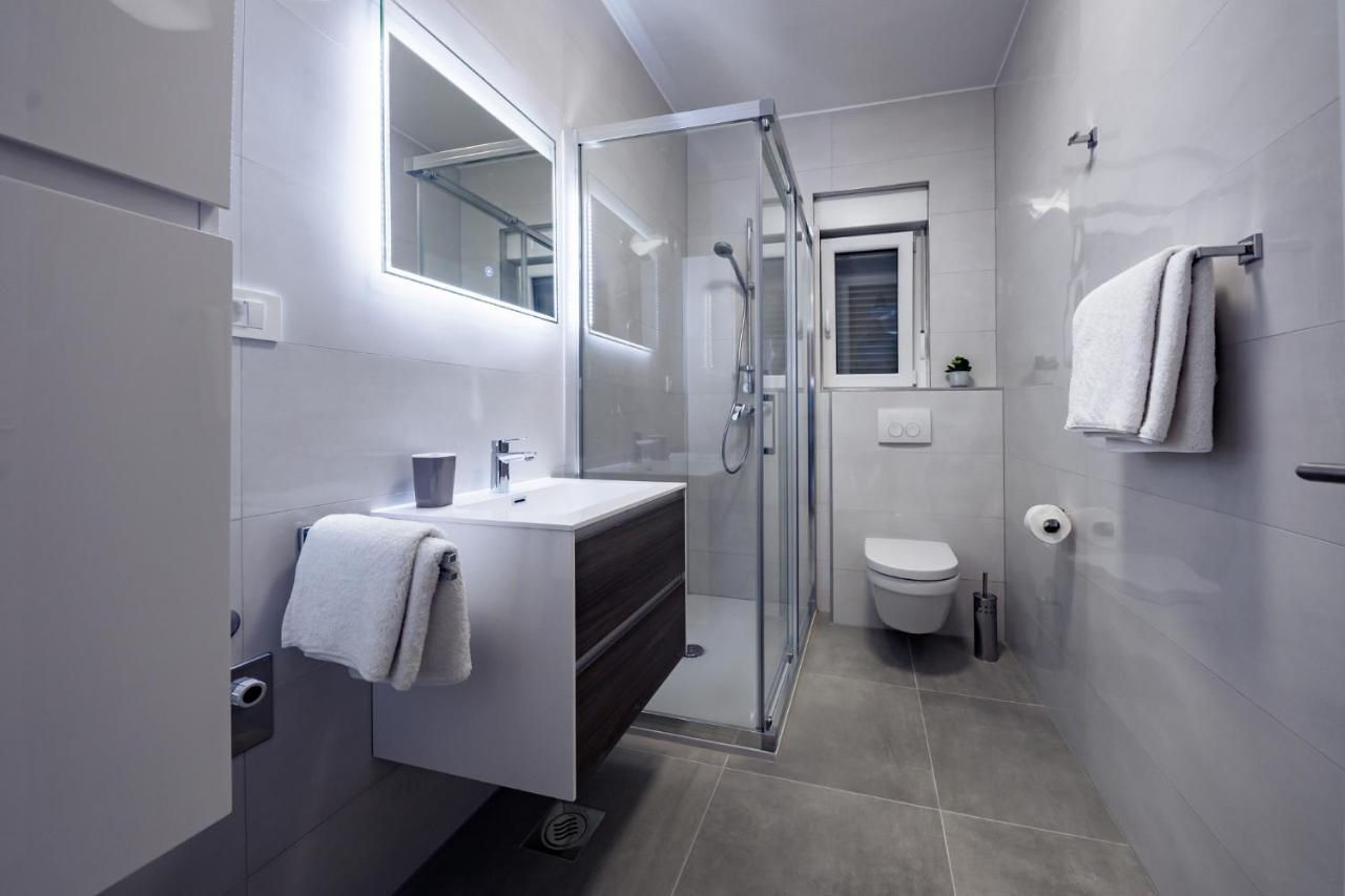 Apartmani Villa Zora โลปาร์ ภายนอก รูปภาพ