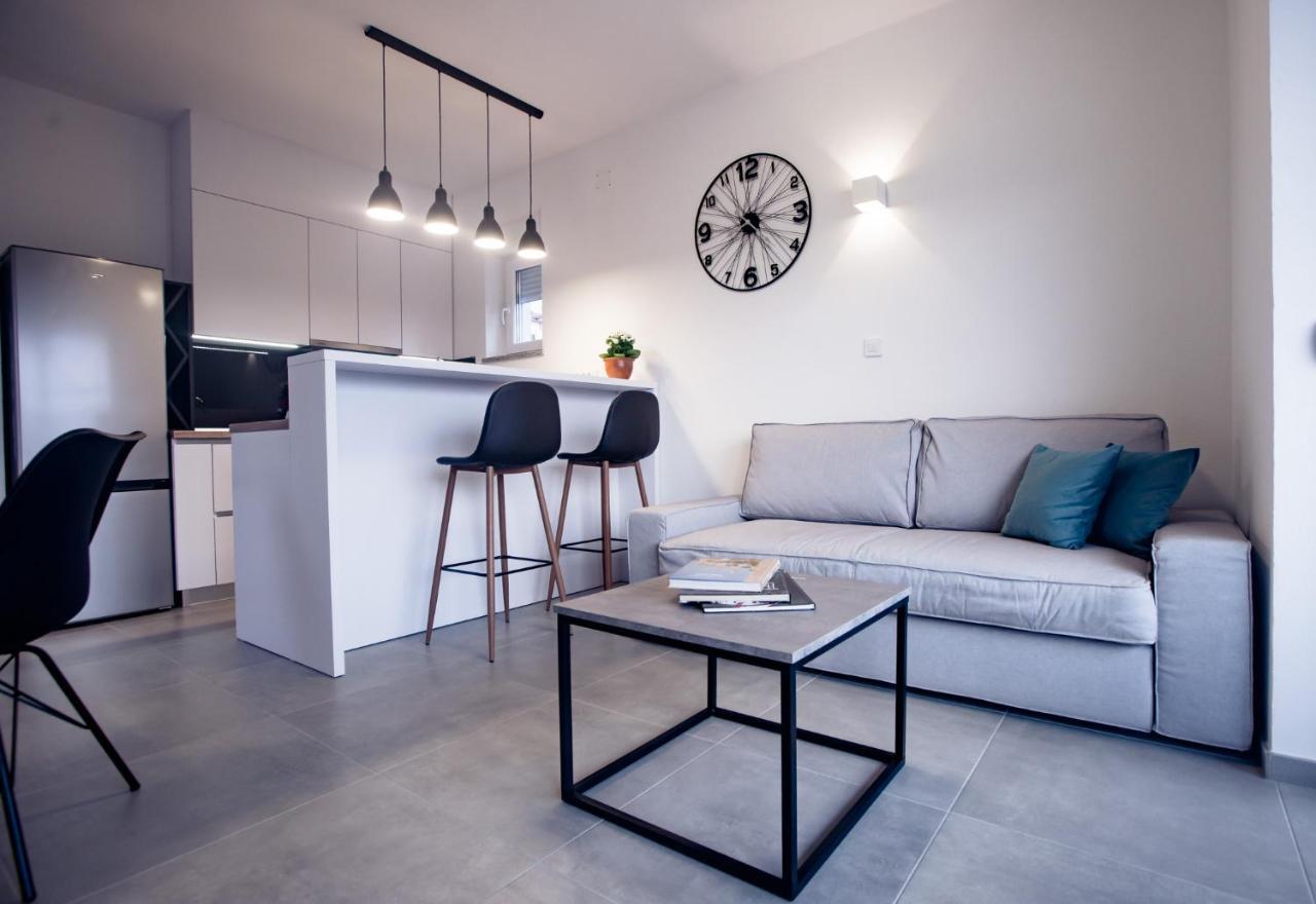 Apartmani Villa Zora โลปาร์ ภายนอก รูปภาพ