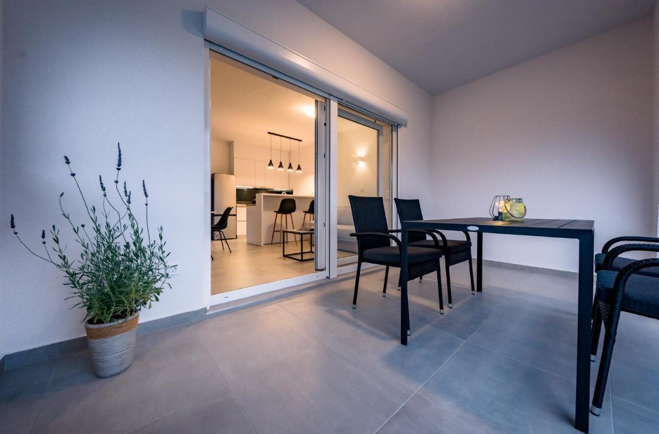Apartmani Villa Zora โลปาร์ ภายนอก รูปภาพ