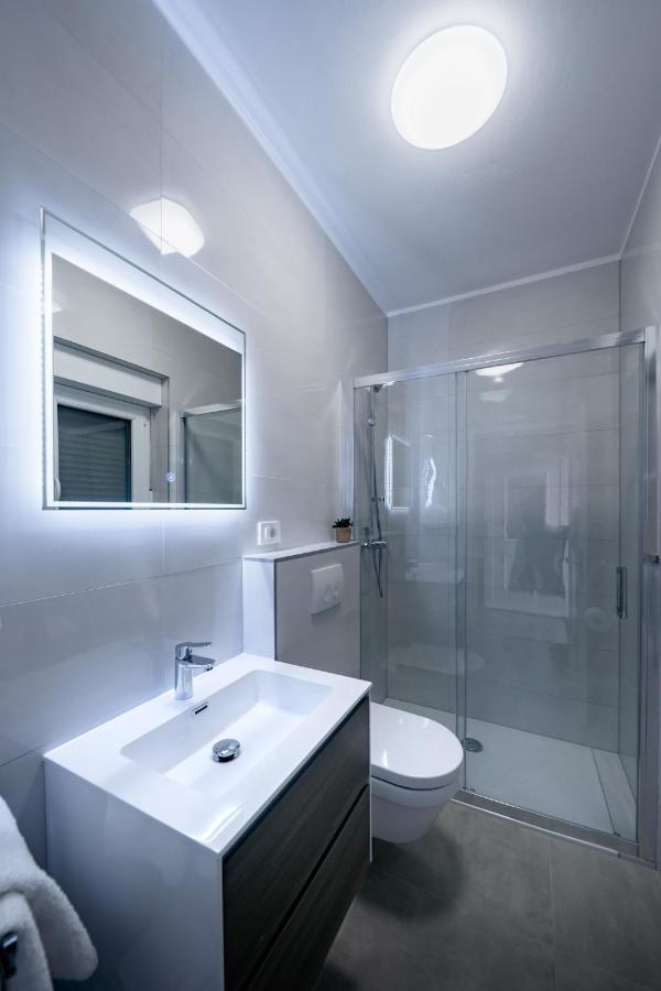 Apartmani Villa Zora โลปาร์ ภายนอก รูปภาพ