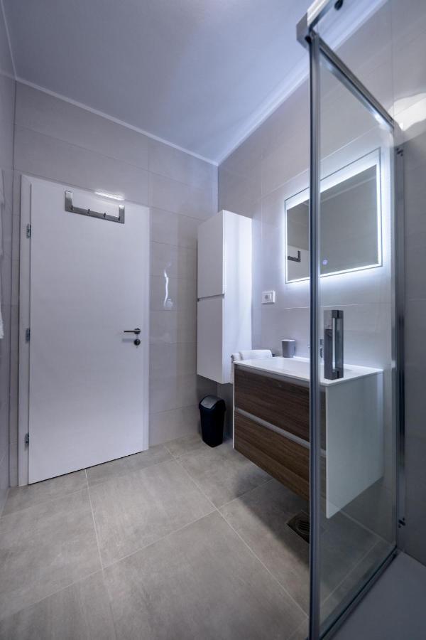 Apartmani Villa Zora โลปาร์ ภายนอก รูปภาพ