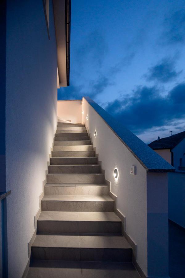 Apartmani Villa Zora โลปาร์ ภายนอก รูปภาพ