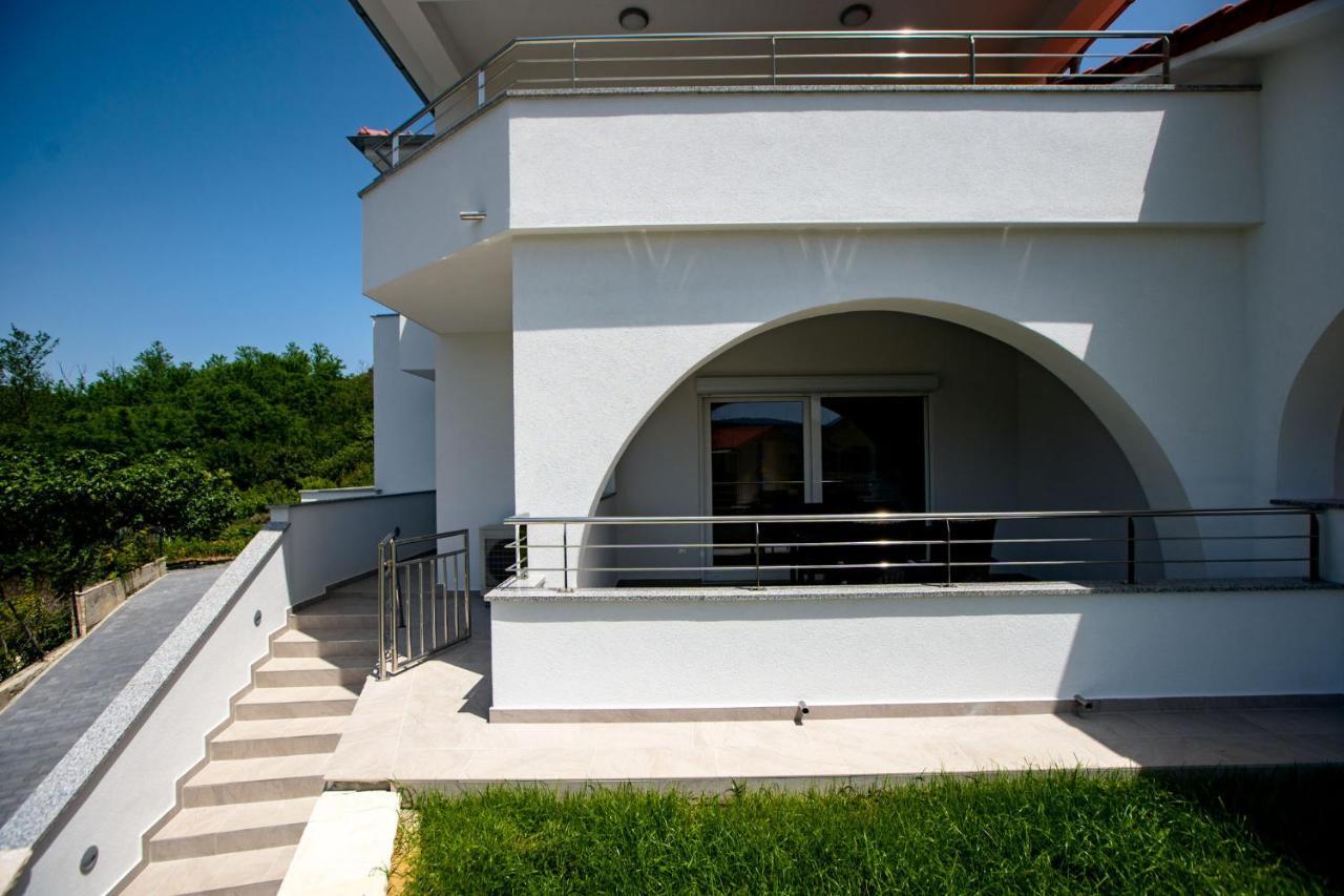 Apartmani Villa Zora โลปาร์ ภายนอก รูปภาพ