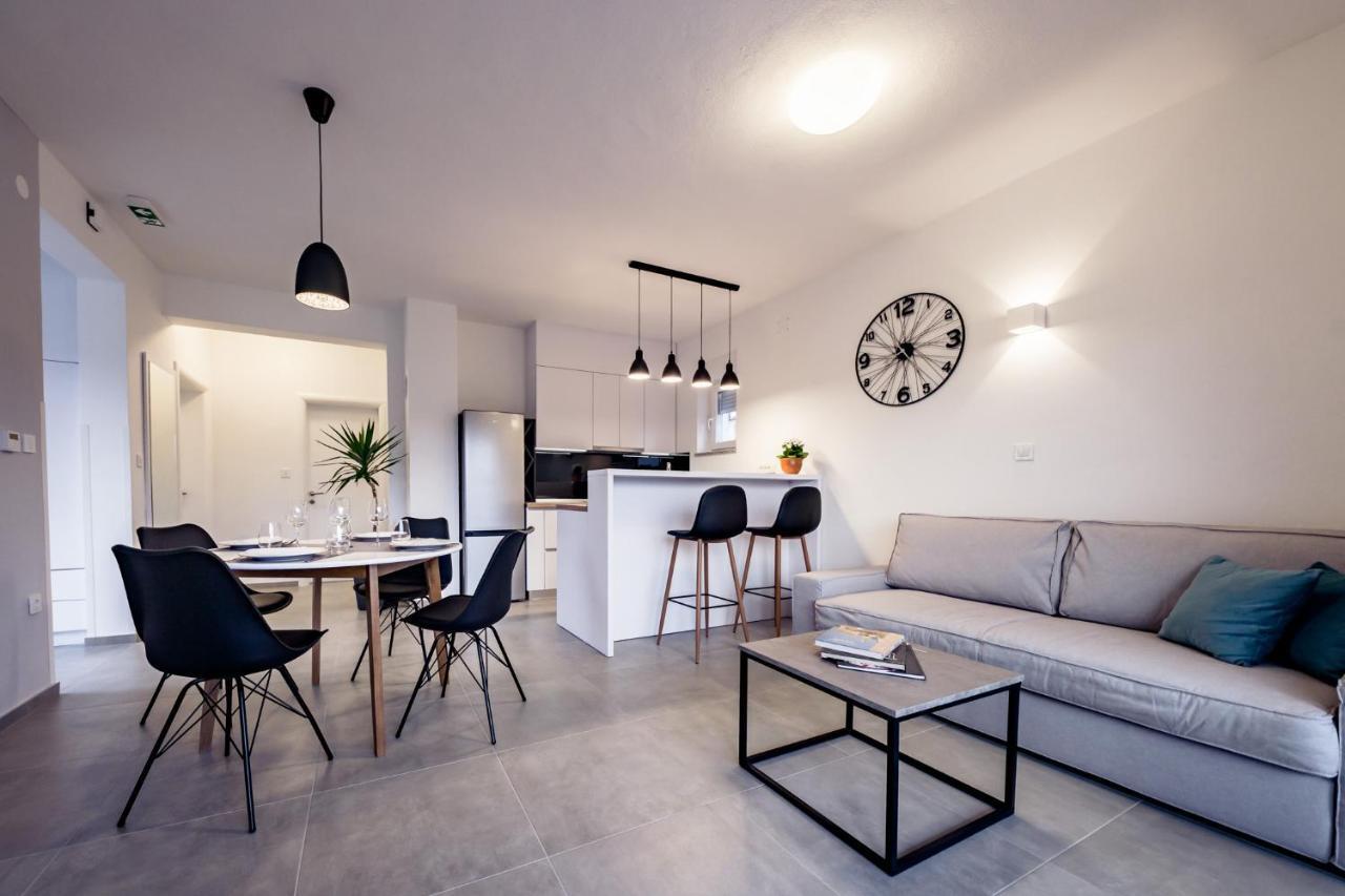 Apartmani Villa Zora โลปาร์ ภายนอก รูปภาพ