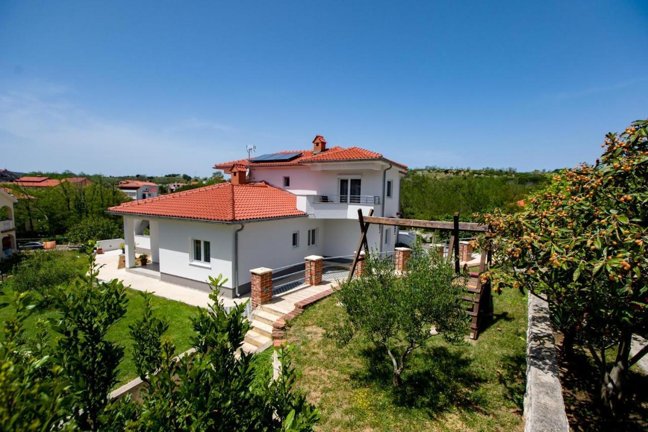 Apartmani Villa Zora โลปาร์ ภายนอก รูปภาพ
