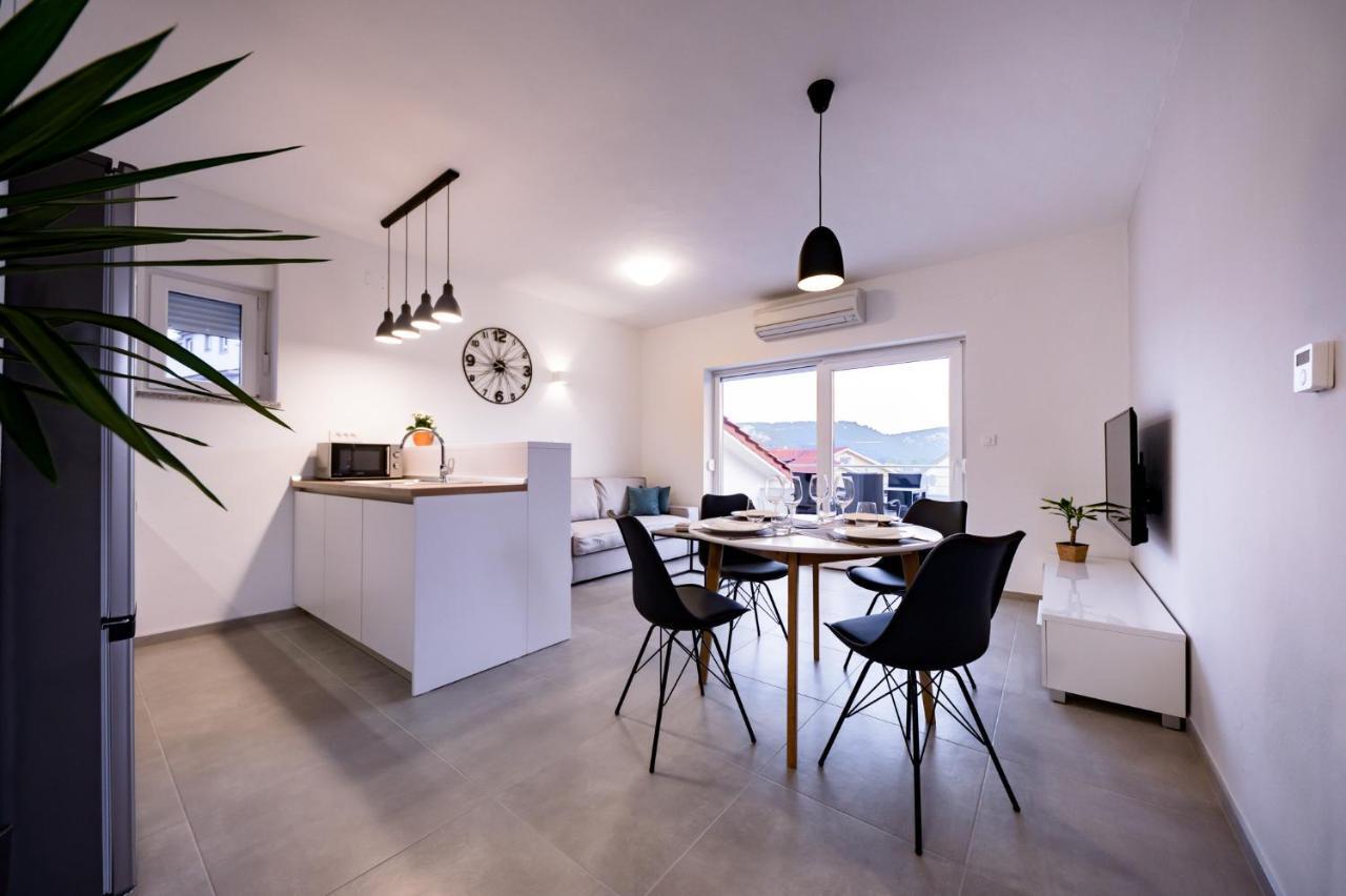 Apartmani Villa Zora โลปาร์ ภายนอก รูปภาพ
